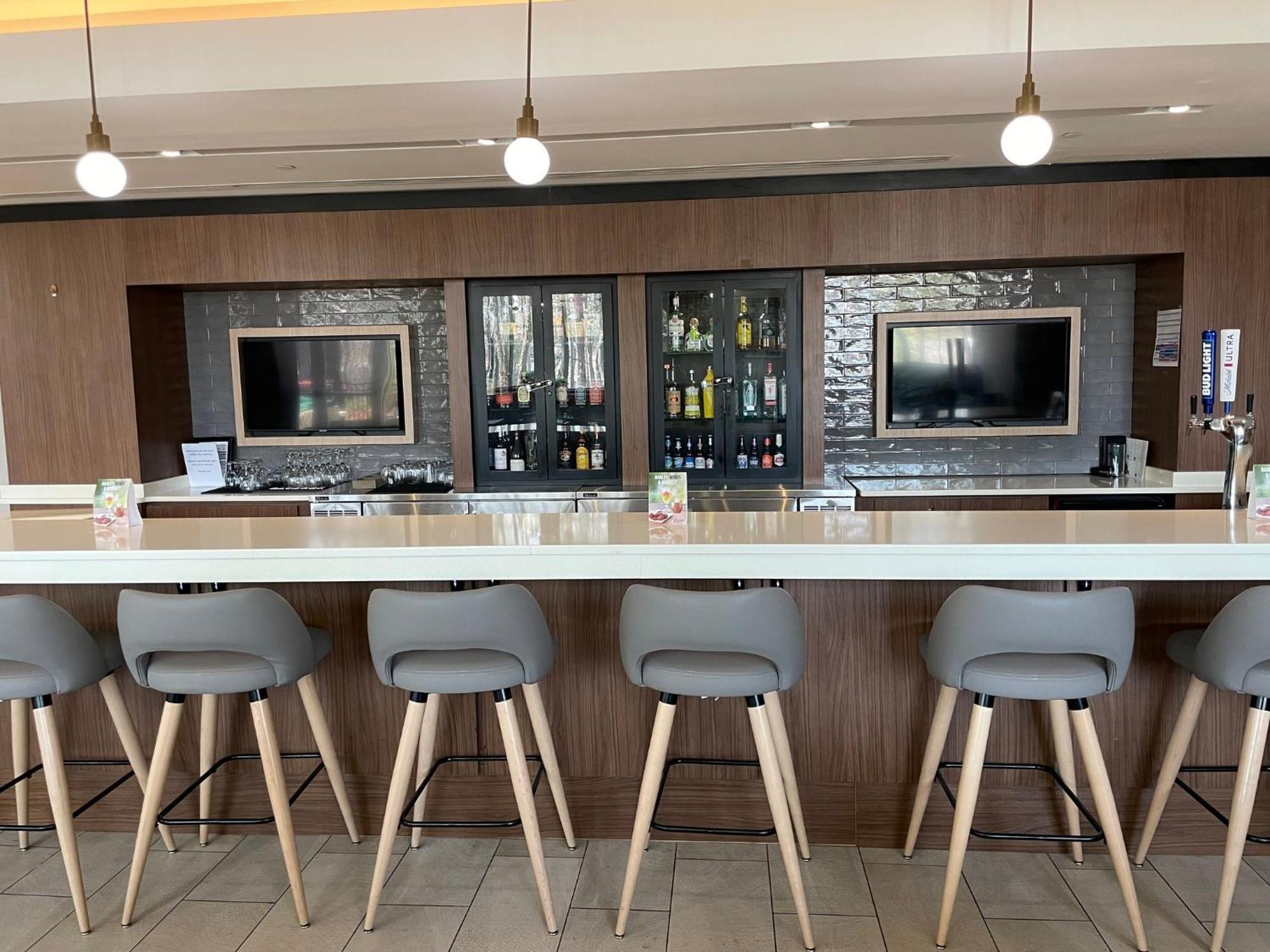 Holiday Inn Atlanta-Gas South Arena Area By Ihg Duluth Exterior foto